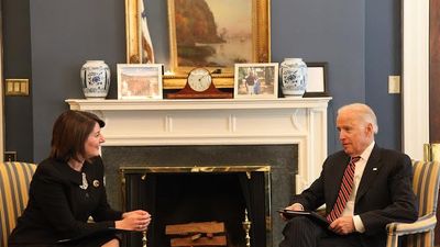 2016/03/biden-jahjaga.jpg