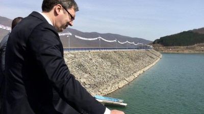 2016/04/Vucic-ujman.jpg