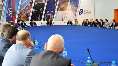 2016/04/Lulzim_Basha_Me_Grupin_Parlamentar.jpg