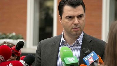 2016/04/lulzim-basha-konference.jpg