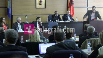 2016/04/Seanca-e-jashtezakonshem-e-komunes-se-prishtines-shpend-ahmeti-foto-ridvan-slivova-02.jpg