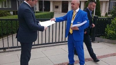 2016/04/foto_Sinikata-tek-Kuvendi-i-Kosoves.jpg
