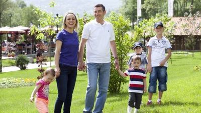 2016/05/Kadri-Veseli-dhe-familja-e-tij-650x358.jpg
