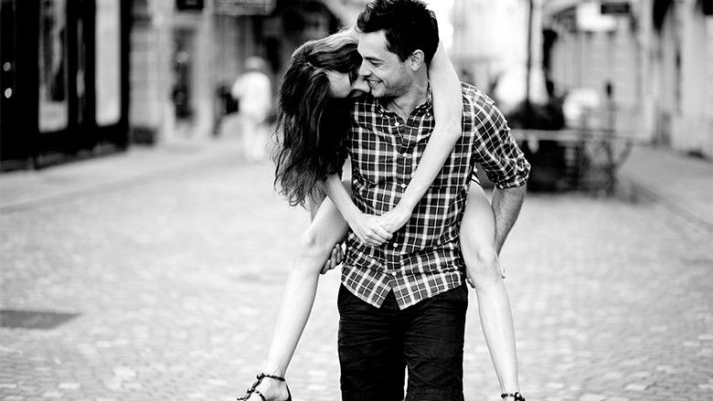 2016/05/love-couple-happiness-love-happy-street-desktop-background-images.jpg