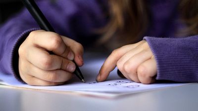 2016/05/A-kid-drawing-or-writing-e1464012820324.jpg