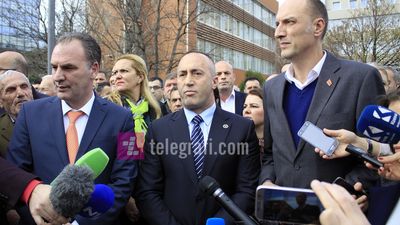 2016/05/vendosja-e-tendave-ne-shesh-nga-opozita-foto-Ridvan-Slivova-10.jpg