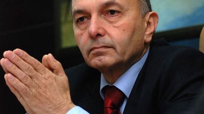 2016/06/isa-mustafa1.jpg