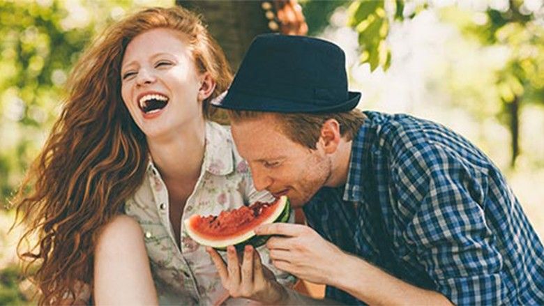 2016/06/man_woman_watermelon_picnic.jpg