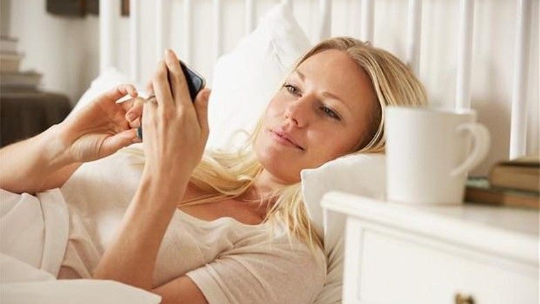 2016/06/woman-bed-smartpho_2882323b-large_transpJliwavx4coWFCaEkEsb3kvxIt-lGGWCWqwLa_RXJU8.jpg