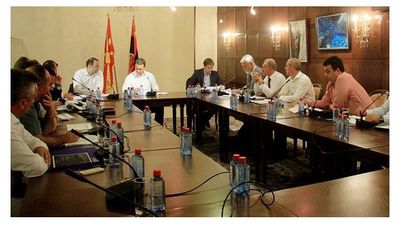 2016/07/Gruevski-kryetaret-e-komuinave.jpg