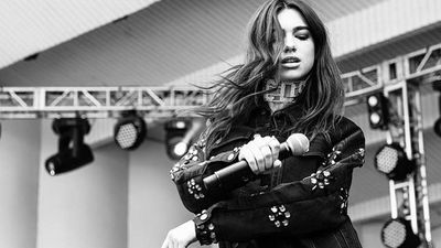 2016/08/DuaLipa-2.jpg