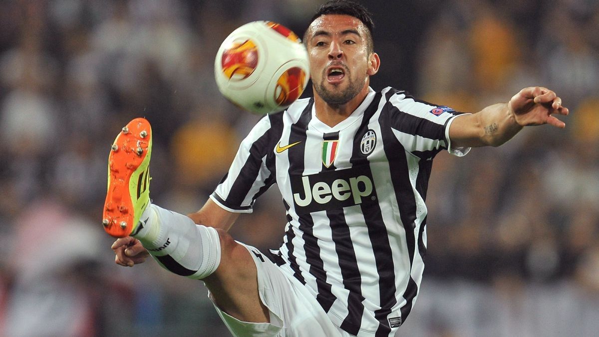 2016/08/062014-SOCCER-Mauricio-Isla-of-Juventus-controls-the-ball-PI.vresize.1200.675.high_.88.jpg