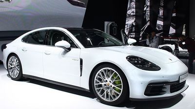 2016/09/Porsche-Panamera-4E-Hibridi-i-mahnitshem-nga-jashte-dhe-brenda-foto.jpg
