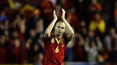 2016/10/iniesta-e1475324250154.jpg