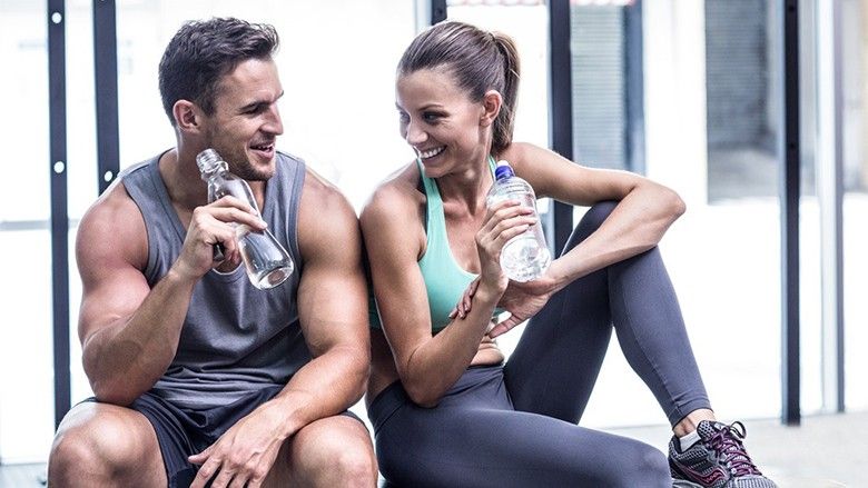 2016/10/couple-drinking-watre-gym-sexy.jpg