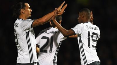 2016/10/zlatan-ibrahimovic-marcus-rashford.jpg