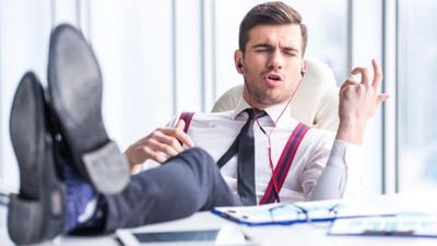 2016/11/Business-man-with-headphones-in-520x290.jpg