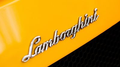 2016/12/Lamborghini-Urus-SUV-i-kamufluar-fotografohet-ne-parkingun-e-aeroportit-foto.jpg