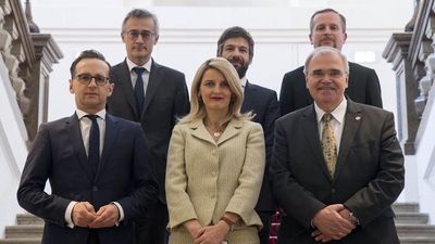 2016/12/dhurata-hoxha.jpg