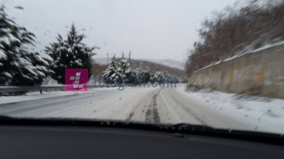 2017/01/Rrugë-me-borë-4.jpg