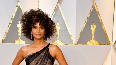 2017/02/00-social-halle-berry.jpg