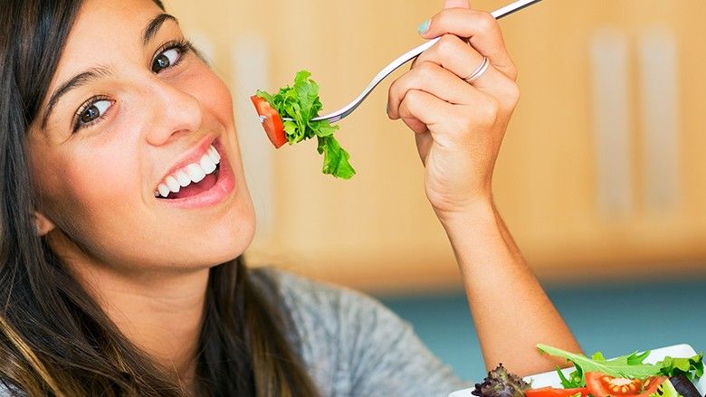 2008/04/woman-eating-salad-diet.jpg
