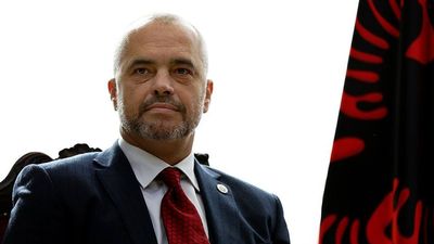 2017/03/Edi_rama_me-Flamur.jpg