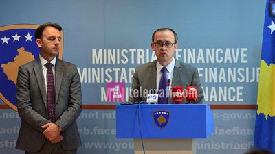 2017/04/Avdullah-Hoti-konference-publikimin-e-te-dhenave-mujore-fiskale-foto-Ridvan-Slivova-6.jpg