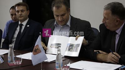 2017/04/nenshkrimi-i-kontrates-me-kompanine-fituese-autobuset-e-trafikun-urban-foto-Ridvan-Slivova-7.jpg