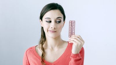2011/04/woman-birth-control-pills.jpg
