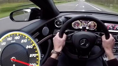 2017/05/Mercedes-AMG-E63-S-i-qete-edhe-kur-levize-me-300-kilometra-ne-ore-foto.jpg