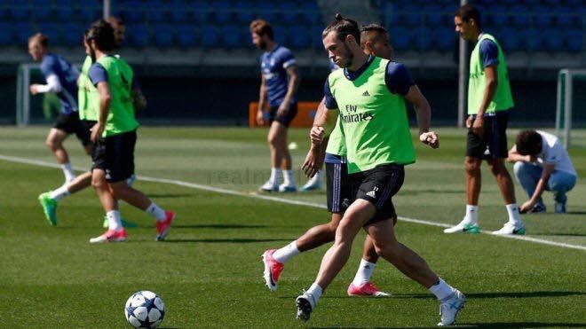 2017/05/bale-2.jpg