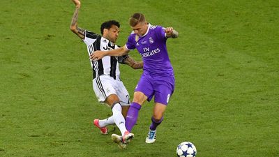 2017/06/alves-kroos.jpg