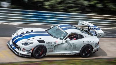 2017/08/Eksperienca-e-vozitjes-së-Dodge-Viper-në-pistën-e-garave-foto.jpg