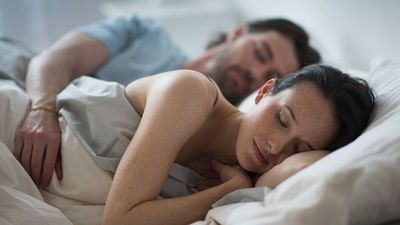 2017/08/landscape-1443437069-couple-sleeping.jpg