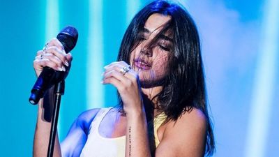 2017/08/DuaLipa-2.jpg