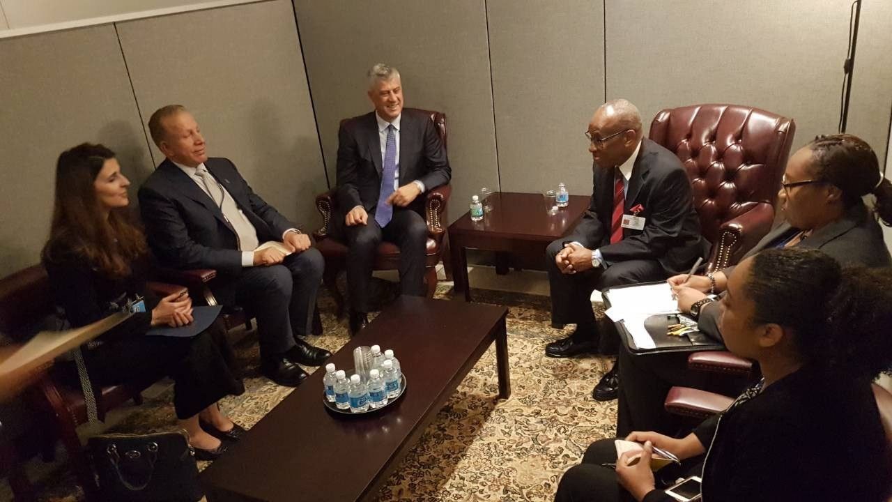 2017/09/Thaçi-Sir-Louis-Straker-1.jpg