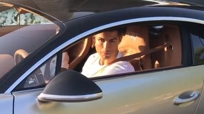 2017/09/ronaldo-bugatti.jpg