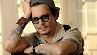 2017/10/johnny_depp_takes_actor_man_tattoo_19007_1920x1200.jpg