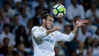 2017/10/bale-1.jpg