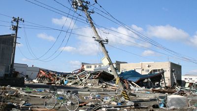 2018/02/fallen_power_poles_in_ishinomaki.jpg