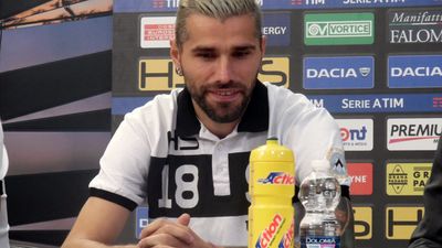 2018/02/udinese-behrami-presentazione-3-e1518262345465.jpg