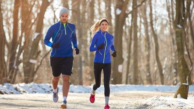 2011/10/636498795472050690-Photo-winter-running-couple.jpg