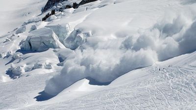 2018/02/avalanche-snowslip-snowslide.jpg
