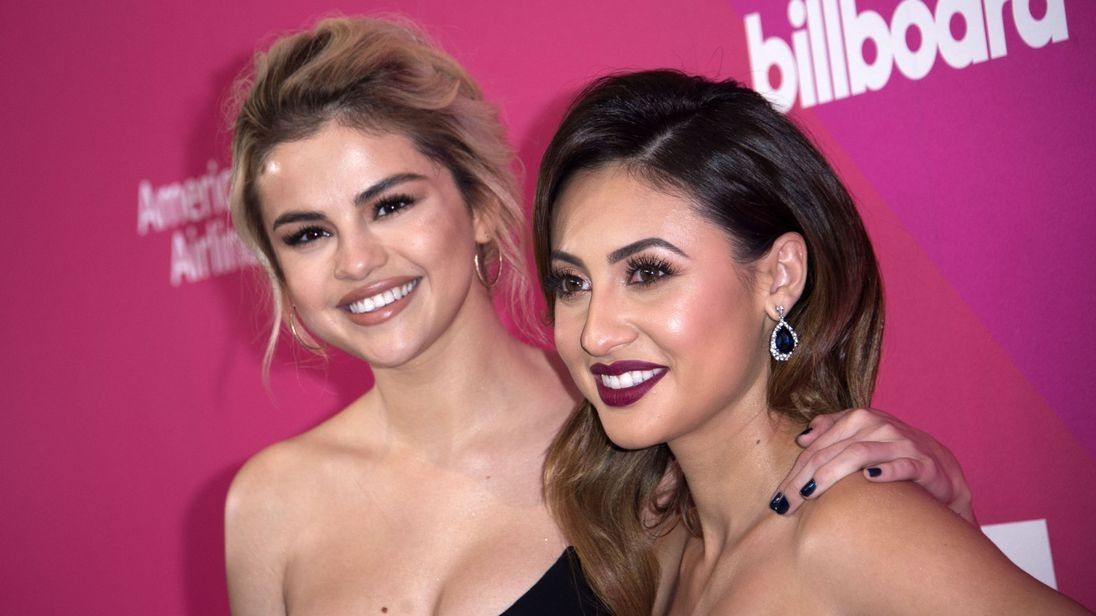 2018/03/skynews-selena-gomez-francia-raisa_4250889.jpg