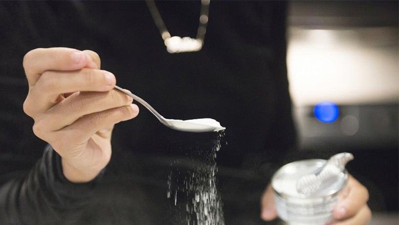 2018/04/baking-soda-being-used-in-baking.jpg