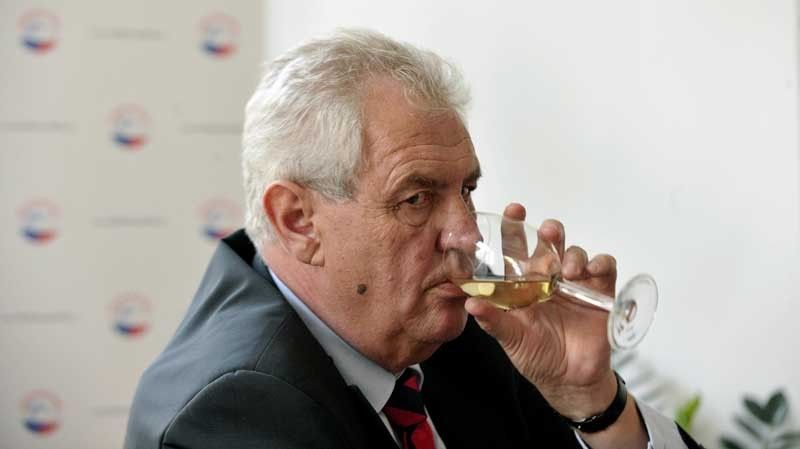 2018/05/milos-zeman-drinks.jpeg