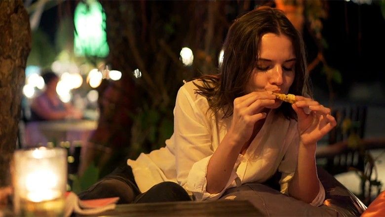 2018/06/beautiful-woman-eating-sandwich-sitting-in-trendy-cafe-at-night_ekppnvizg__F0000.jpg
