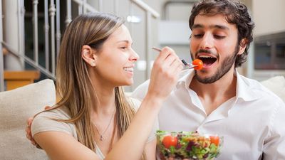 2018/06/couple-eating-salad.jpg