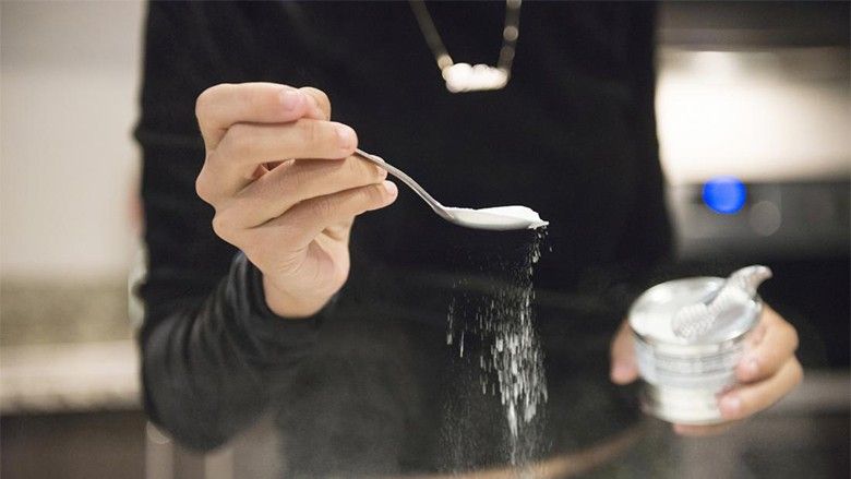 2018/06/baking-soda-being-used-in-baking.jpg